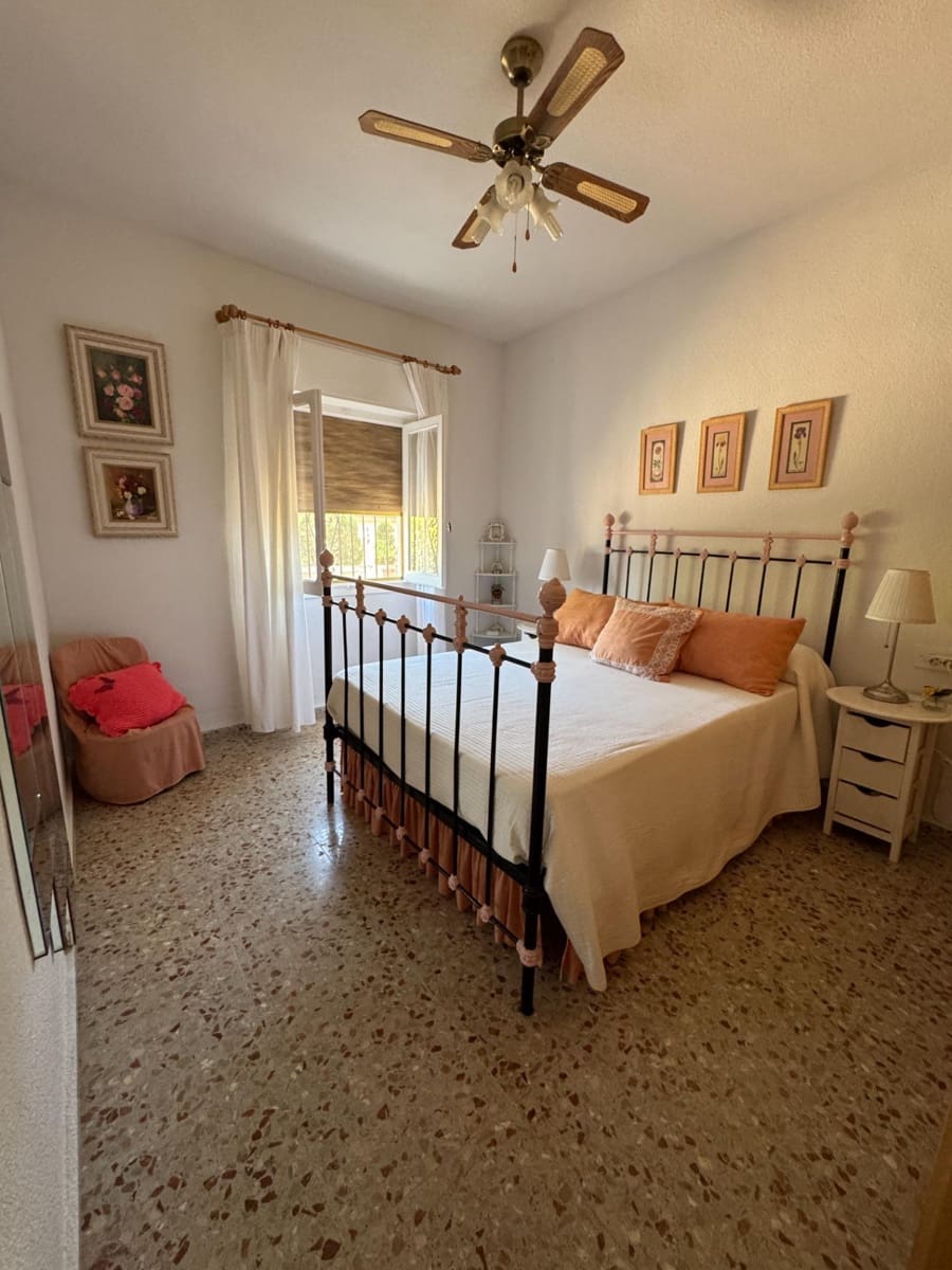 4 bedroom Villa for sale in Albatera with pool - € 385,000 (Ref: 9107128)