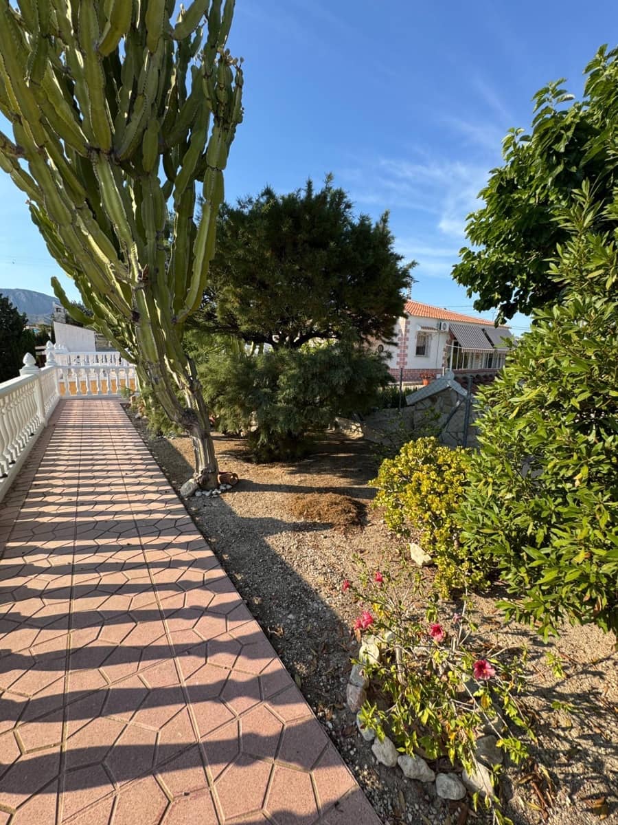 4 bedroom Villa for sale in Albatera with pool - € 385,000 (Ref: 9107128)