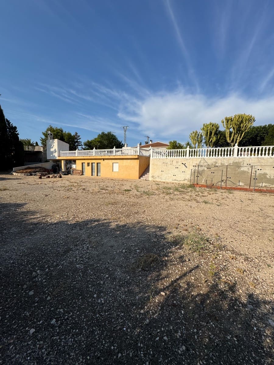 4 bedroom Villa for sale in Albatera with pool - € 385,000 (Ref: 9107128)