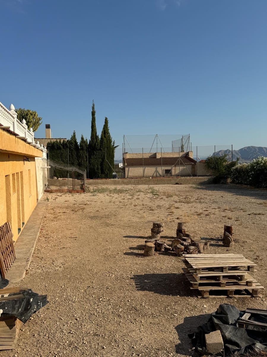 4 bedroom Villa for sale in Albatera with pool - € 385,000 (Ref: 9107128)