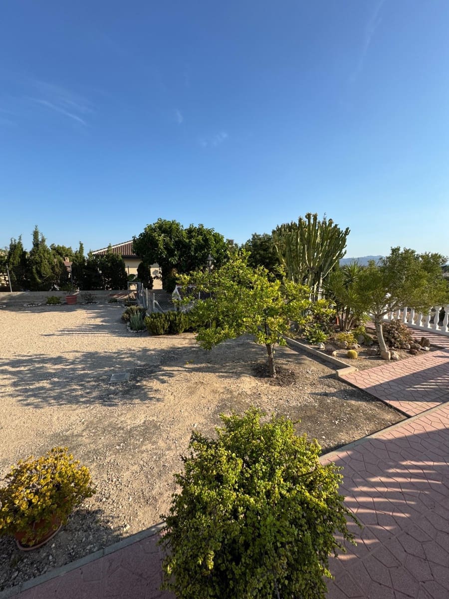 4 bedroom Villa for sale in Albatera with pool - € 385,000 (Ref: 9107128)