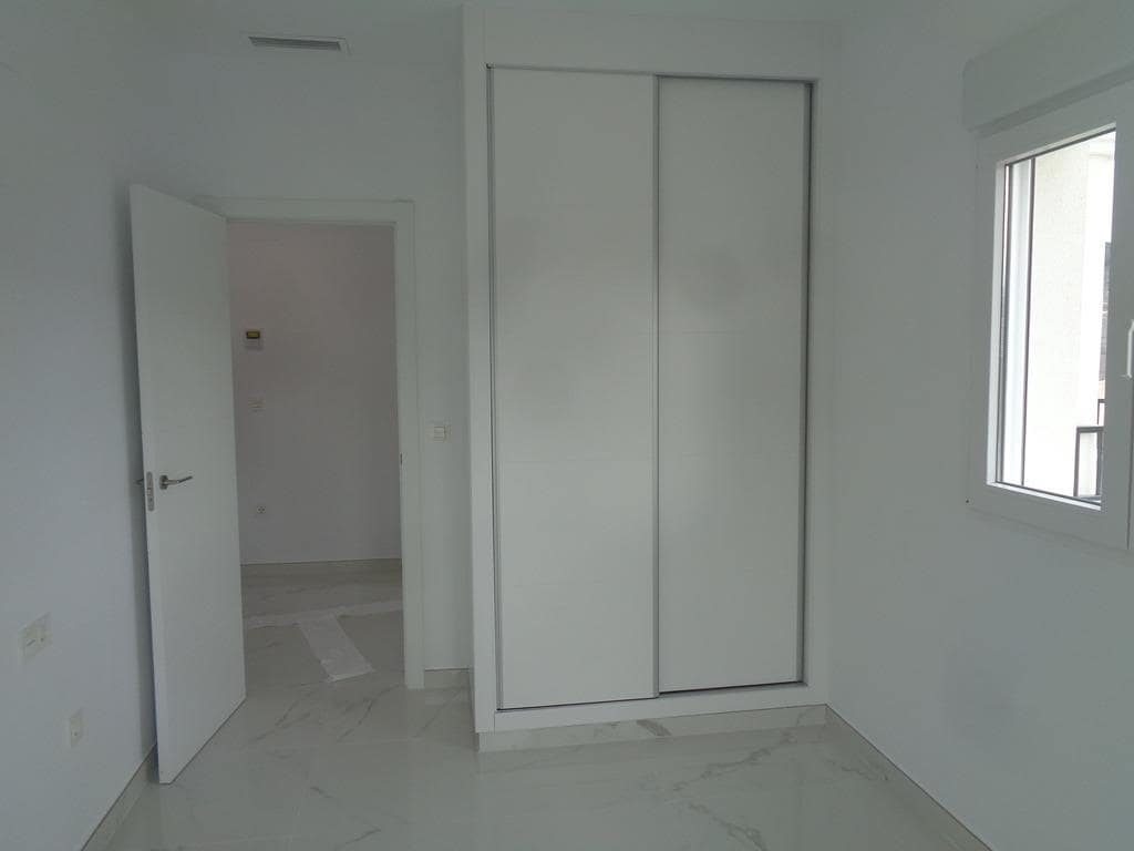 4 slaapkamer Villa te koop in Pinoso met zwembad garage - € 423.000 (Ref: 9881916)