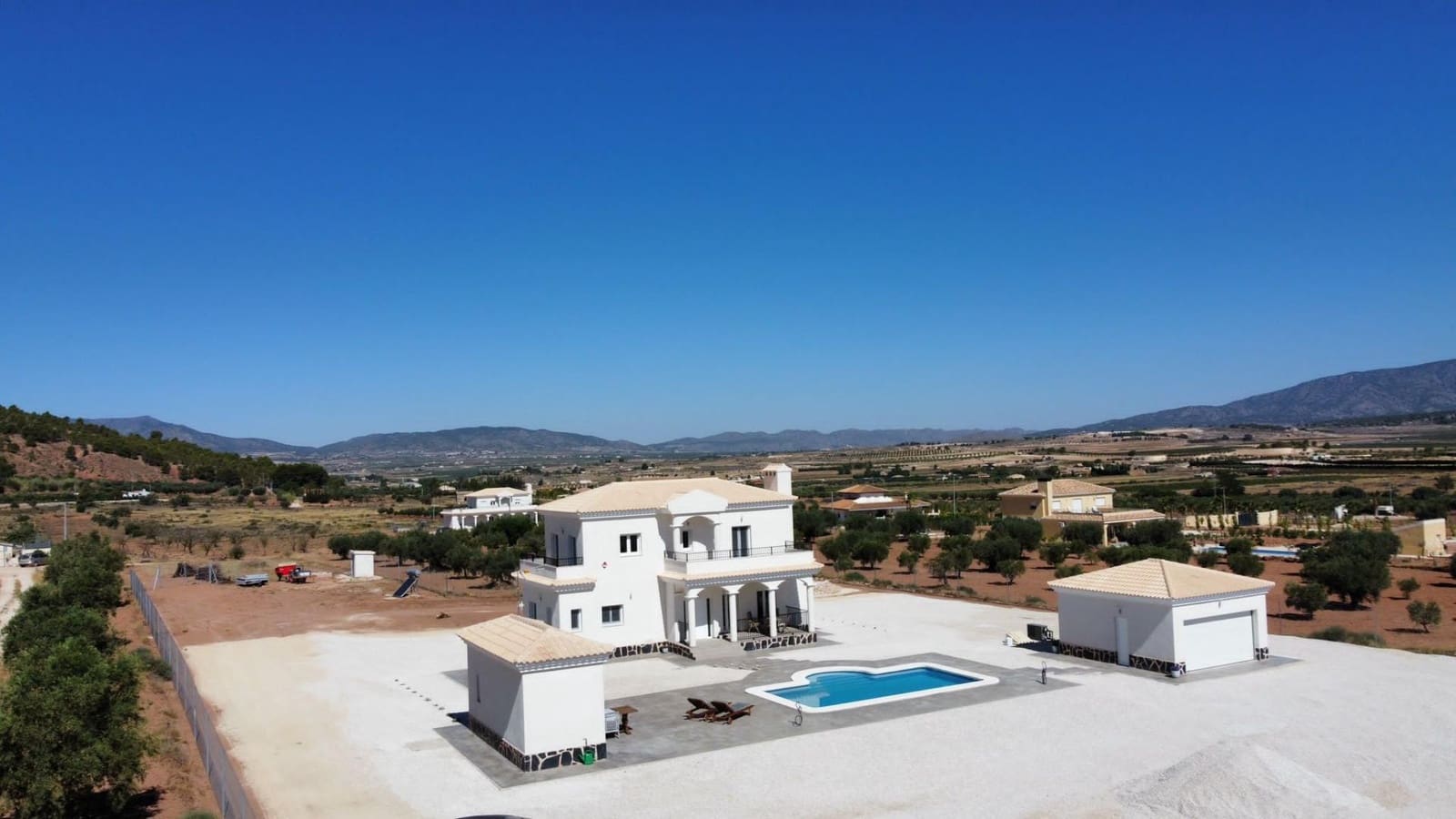 4 slaapkamer Villa te koop in Pinoso met zwembad garage - € 423.000 (Ref: 9881916)