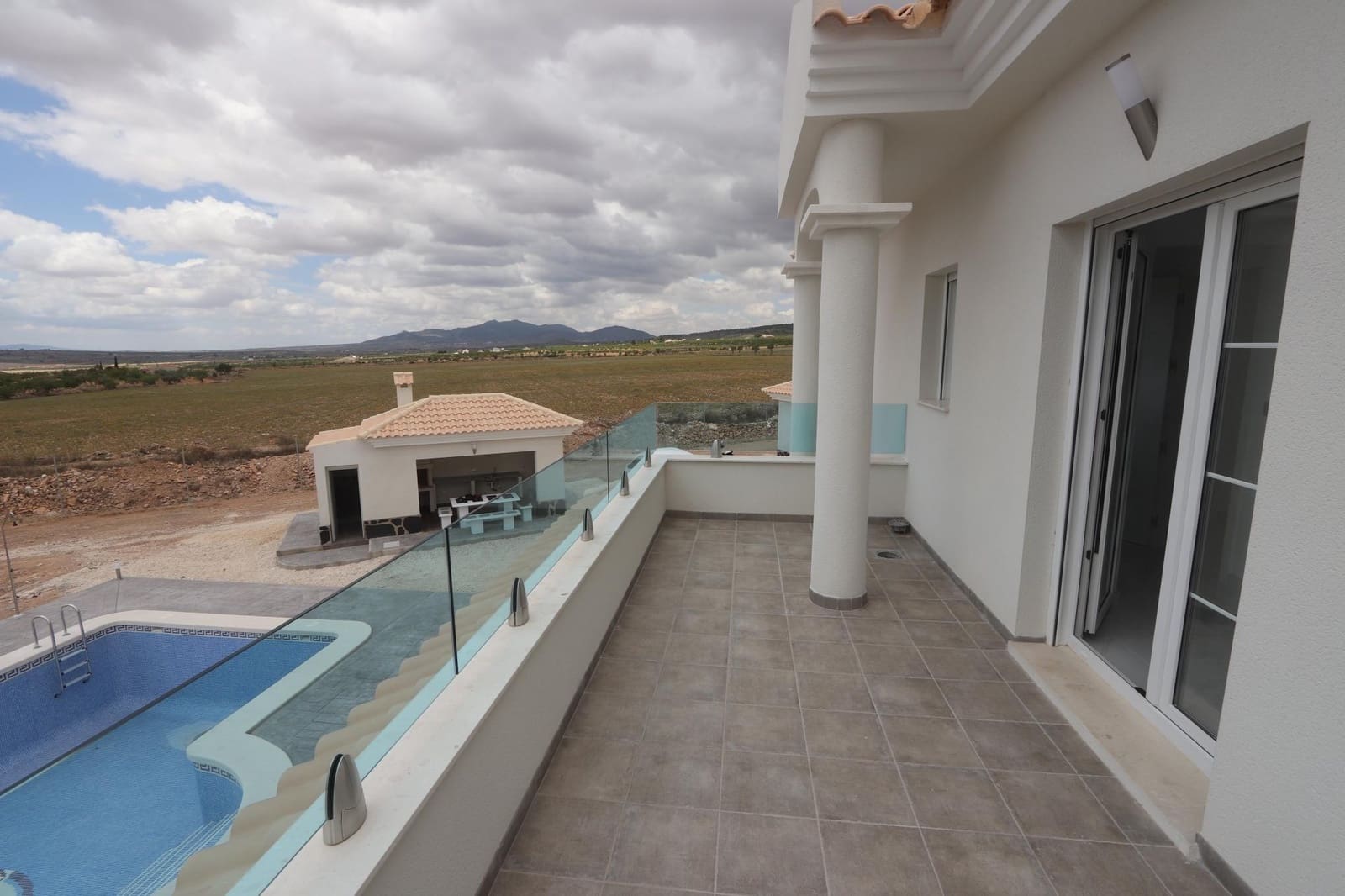 4 slaapkamer Villa te koop in Pinoso met zwembad garage - € 423.000 (Ref: 9881916)