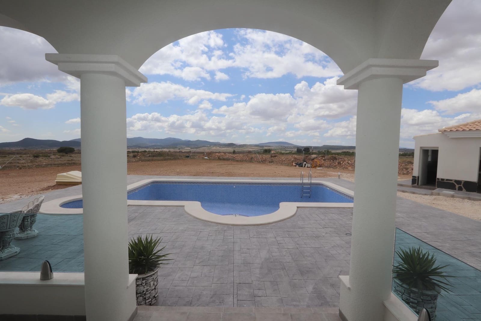 4 slaapkamer Villa te koop in Pinoso met zwembad garage - € 423.000 (Ref: 9881916)