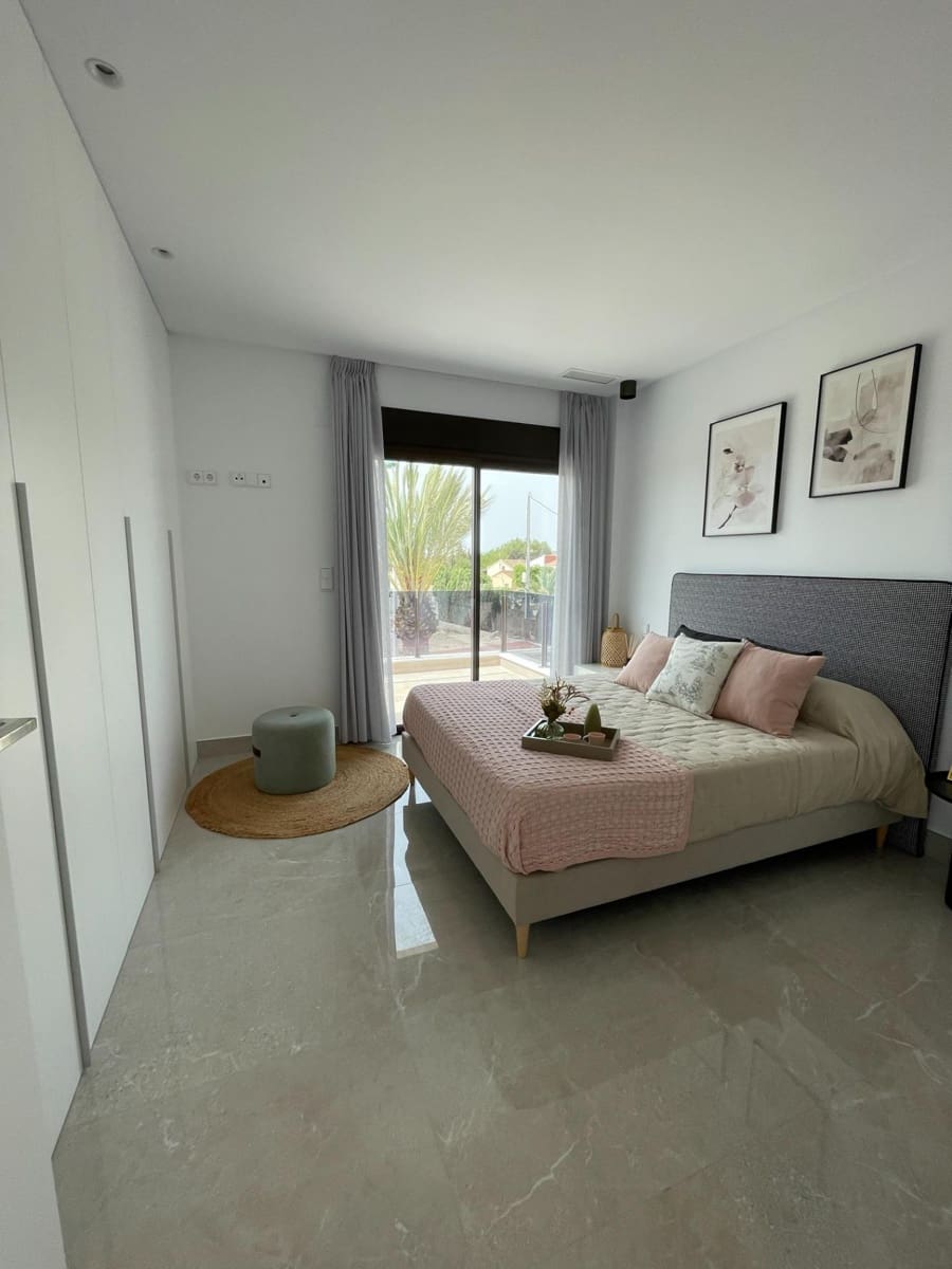 3 sovrum Villa till salu i El Pinet med pool garage - 595 000 € (Ref: 9901009)