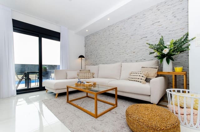 3 soverom Villa til salgs i Vistabella, Orihuela med svømmebasseng garasje - € 449 000 (Ref: 9901010)