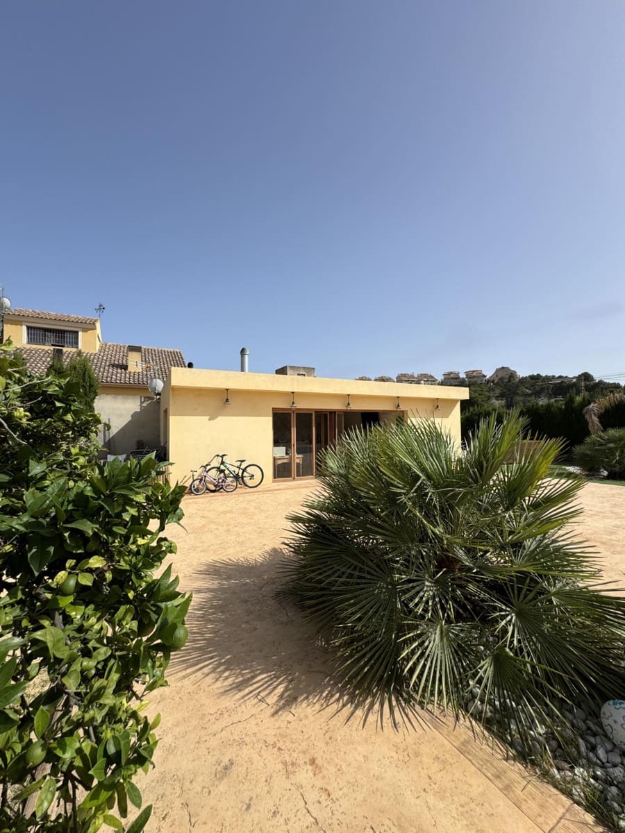 4 bedroom Villa for sale in Muchamiel / Mutxamel with pool garage - € 698,000 (Ref: 9986856)
