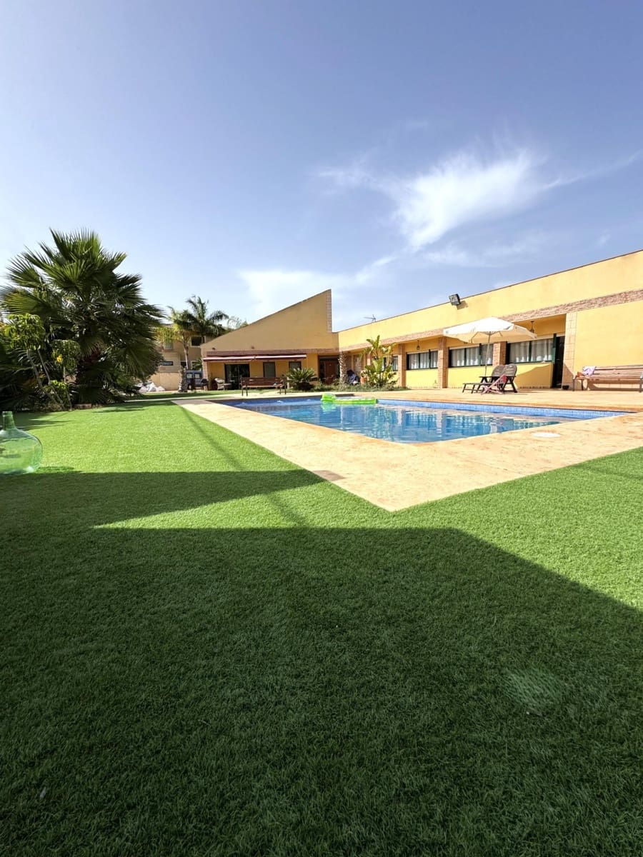 4 bedroom Villa for sale in Muchamiel / Mutxamel with pool garage - € 698,000 (Ref: 9986856)