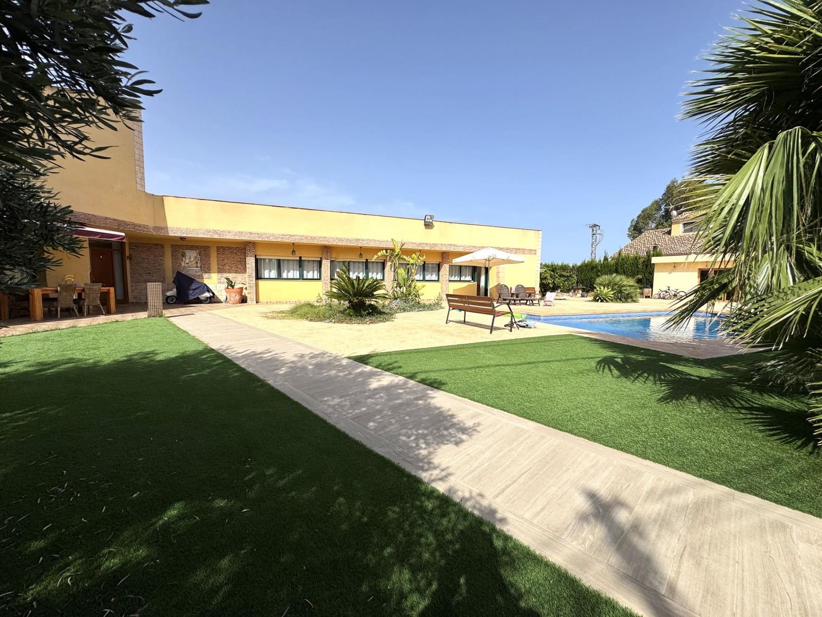 4 bedroom Villa for sale in Muchamiel / Mutxamel with pool garage - € 698,000 (Ref: 9986856)