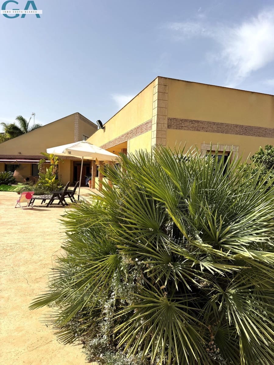 3 bedroom Villa for sale in Muchamiel / Mutxamel with pool garage - € 698,000 (Ref: 9986856)