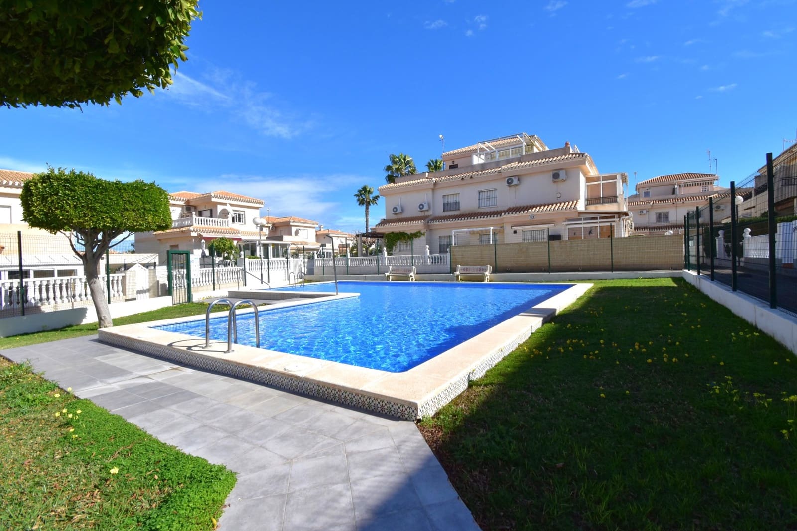 4 sypialnia Dom na sprzedaż w Orihuela Costa z basenem garażem - 290 000 € (Ref: 10005971)