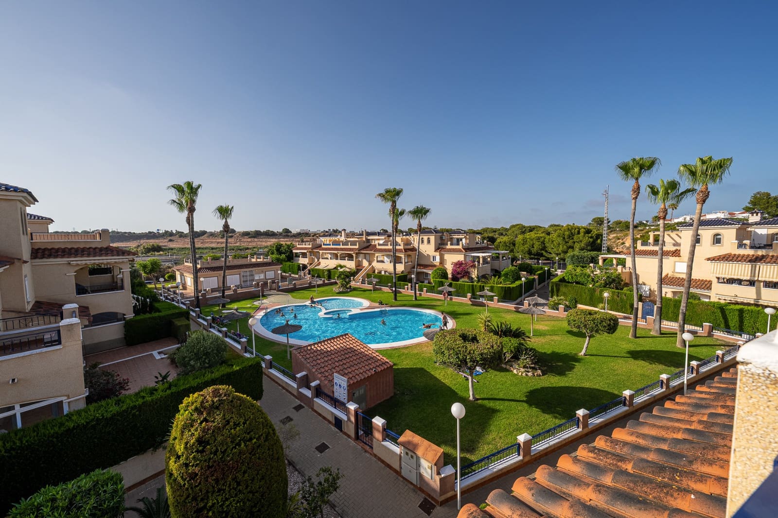 2 chambre Penthouse à vendre à Mil Palmeras avec piscine garage - 219 500 € (Ref: 10005972)