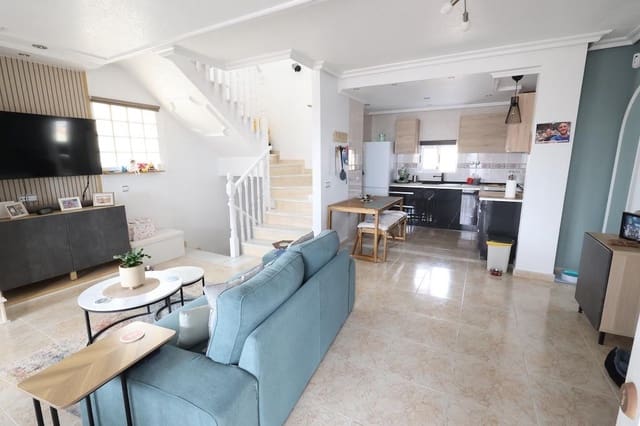 Chalet de 5 habitaciones en San Miguel de Salinas en venta con piscina garaje - 385.000 € (Ref: 10005981)