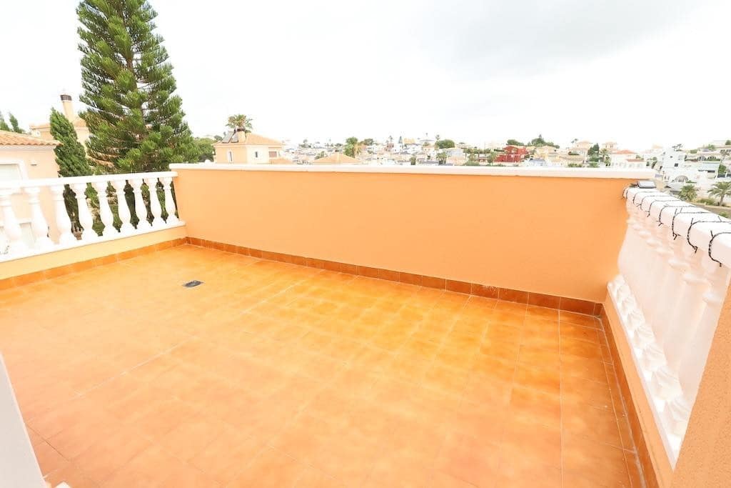 Chalet de 5 habitaciones en San Miguel de Salinas en venta con piscina garaje - 385.000 € (Ref: 10005981)
