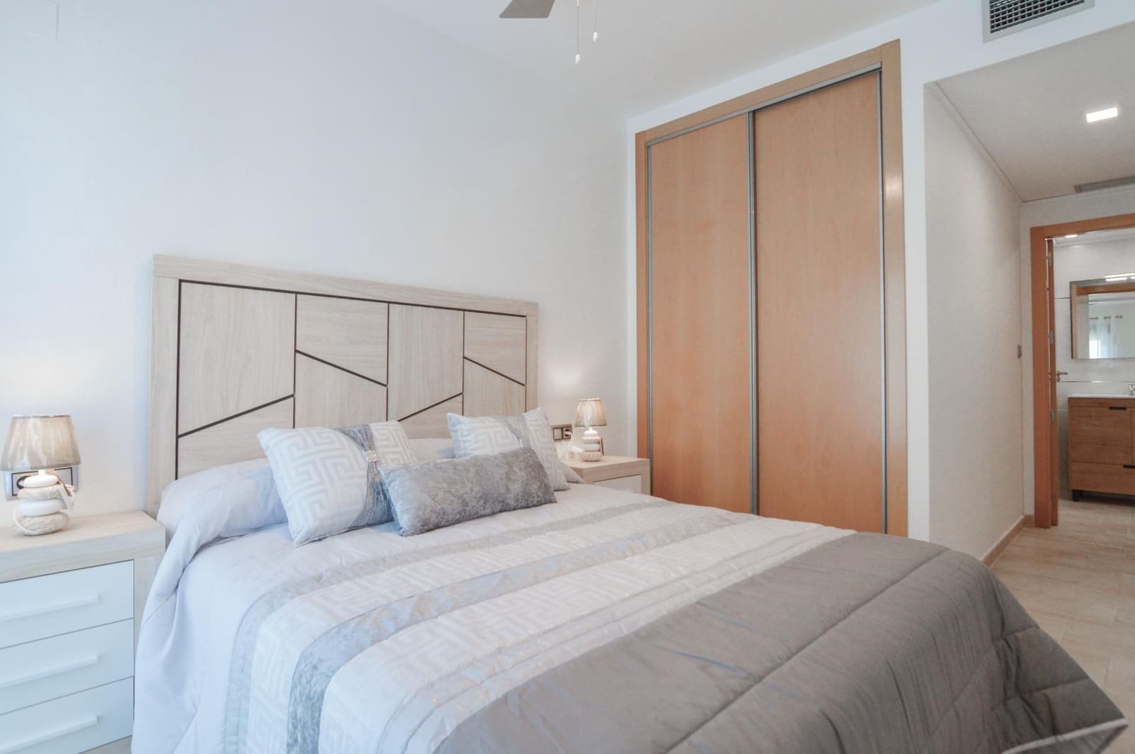 2 soveværelse Lejlighed til salg i Torrevieja med garage - € 209.900 (Ref: 10009737)
