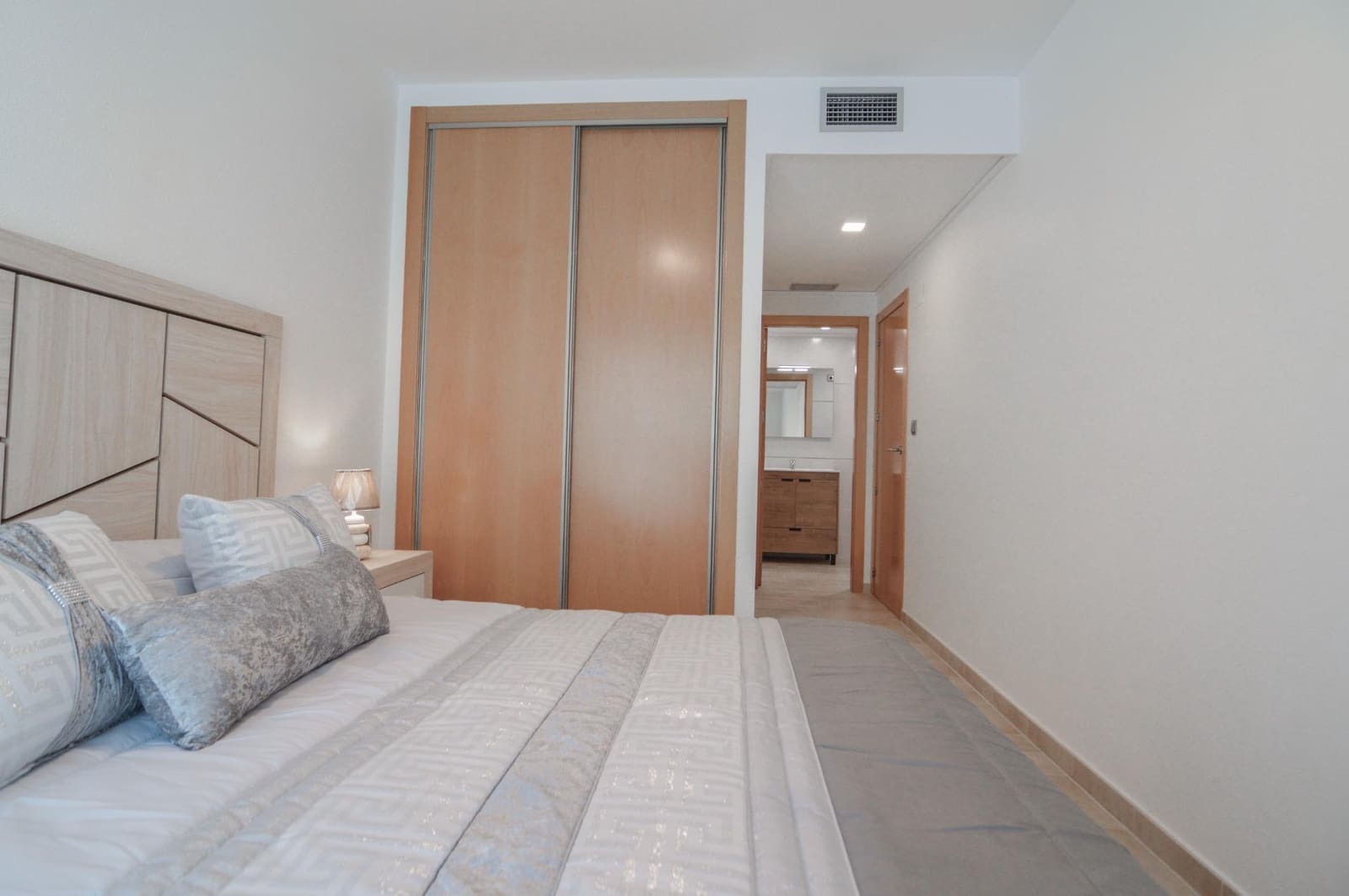2 soveværelse Lejlighed til salg i Torrevieja med garage - € 209.900 (Ref: 10009737)