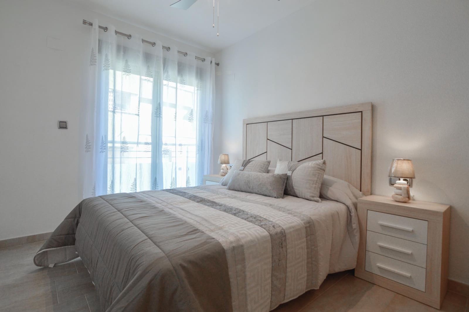 2 soveværelse Lejlighed til salg i Torrevieja med garage - € 209.900 (Ref: 10009737)