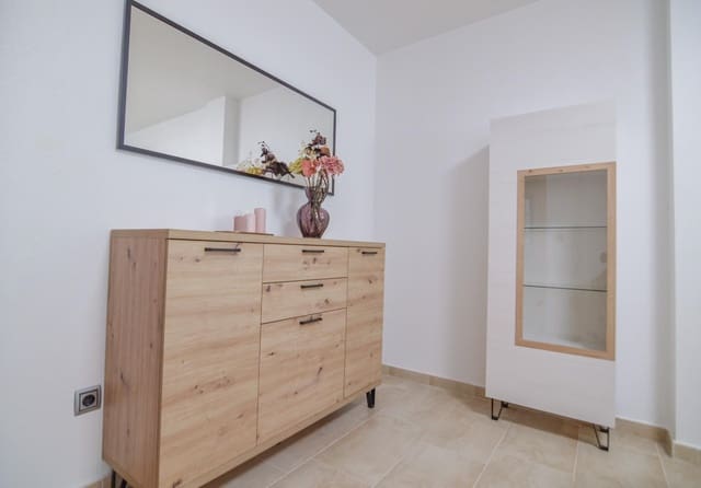 2 soveværelse Lejlighed til salg i Las Piscinas Naturales, Torrevieja med garage - € 209.900 (Ref: 10009737)