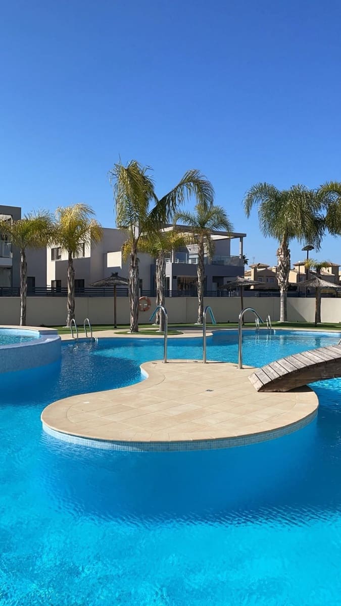 2 soveværelse Lejlighed til salg i Torrevieja med swimmingpool - € 259.000 (Ref: 10024408)