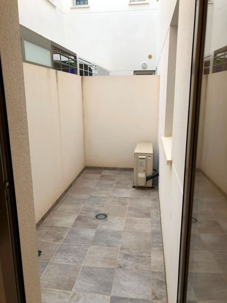 2 soveværelse Lejlighed til salg i Torrevieja med swimmingpool - € 259.000 (Ref: 10024408)
