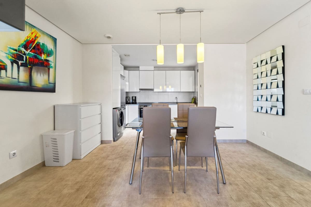 2 soveværelse Lejlighed til salg i Torrevieja med swimmingpool - € 259.000 (Ref: 10024408)