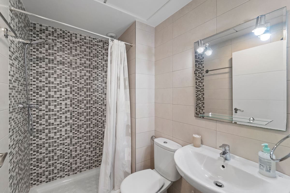 2 soveværelse Lejlighed til salg i Torrevieja med swimmingpool - € 259.000 (Ref: 10024408)