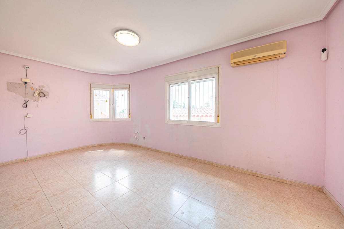 3 bedroom Villa for sale in Rojales with pool garage - € 399,000 (Ref: 10024413)