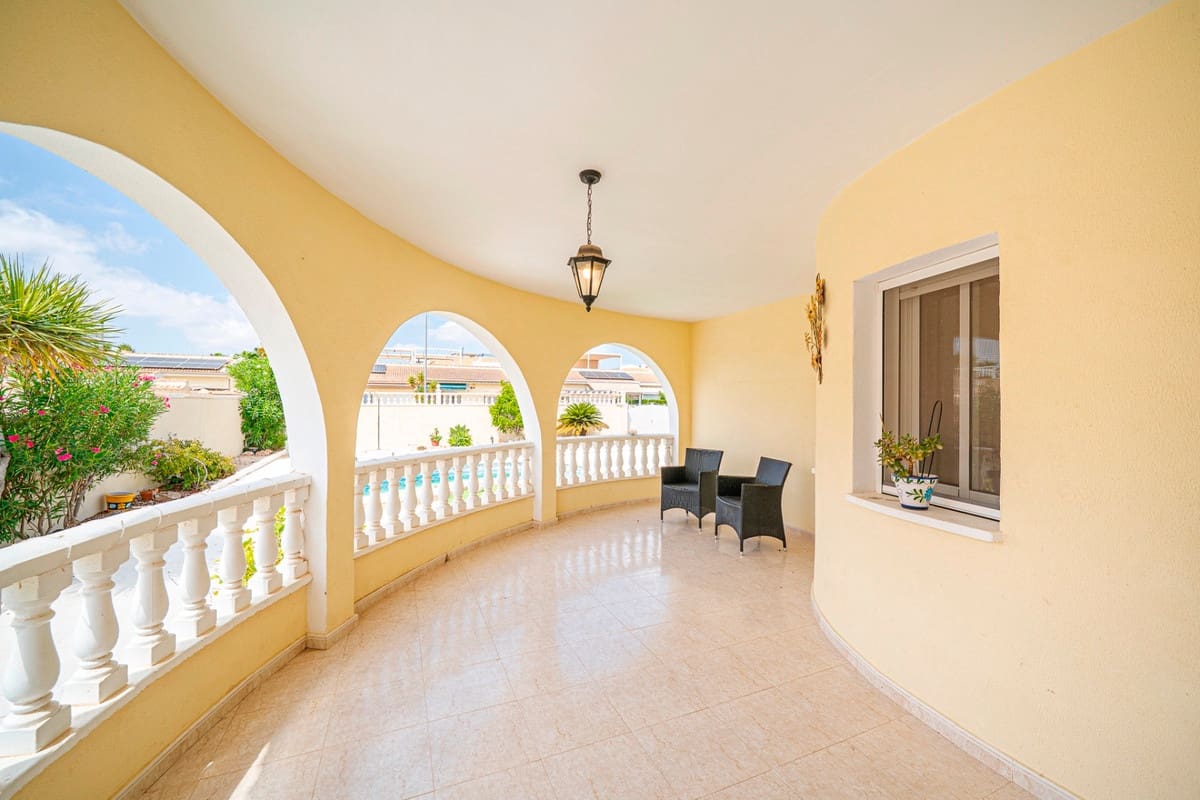 3 bedroom Villa for sale in Rojales with pool garage - € 399,000 (Ref: 10024413)