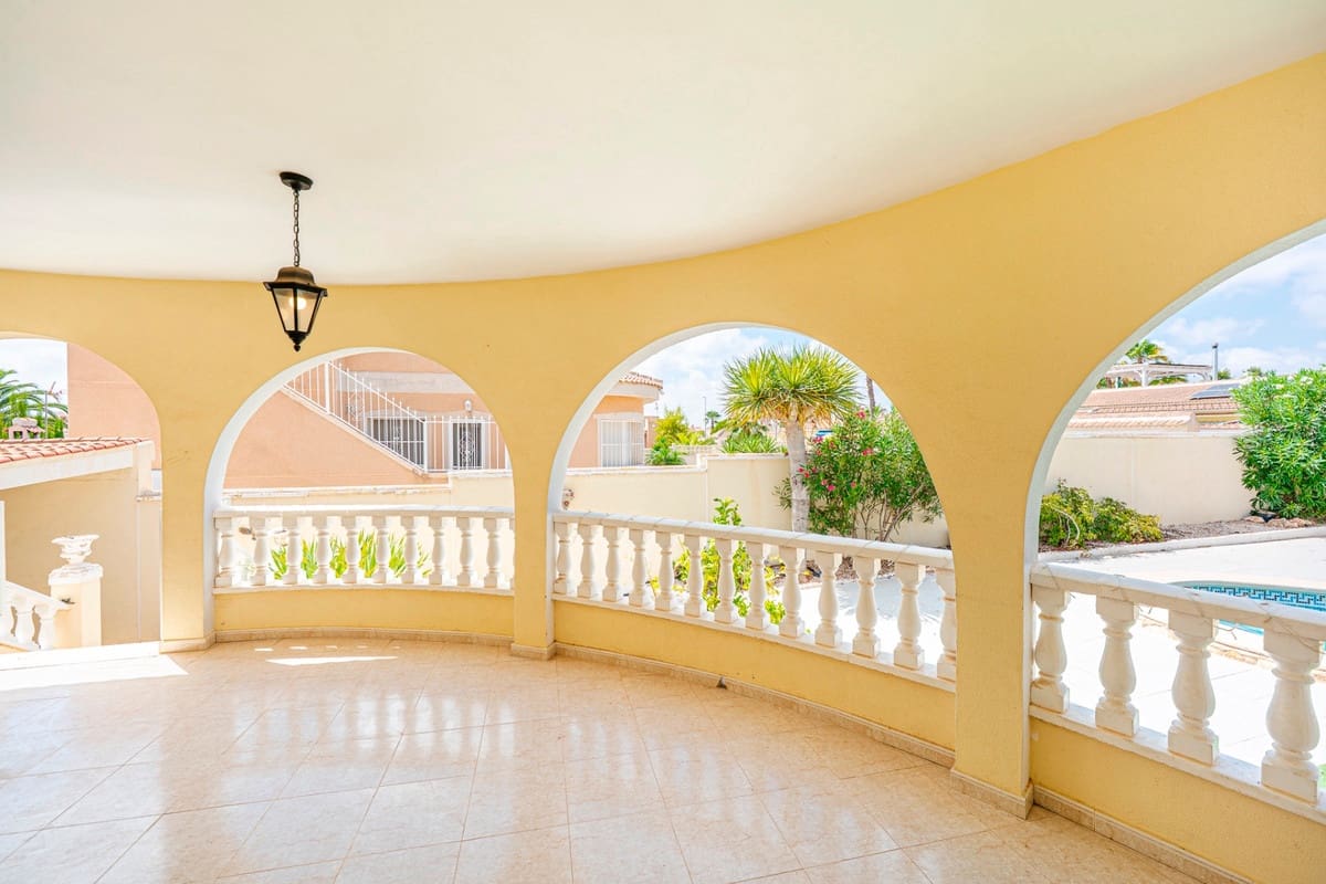 3 bedroom Villa for sale in Rojales with pool garage - € 399,000 (Ref: 10024413)