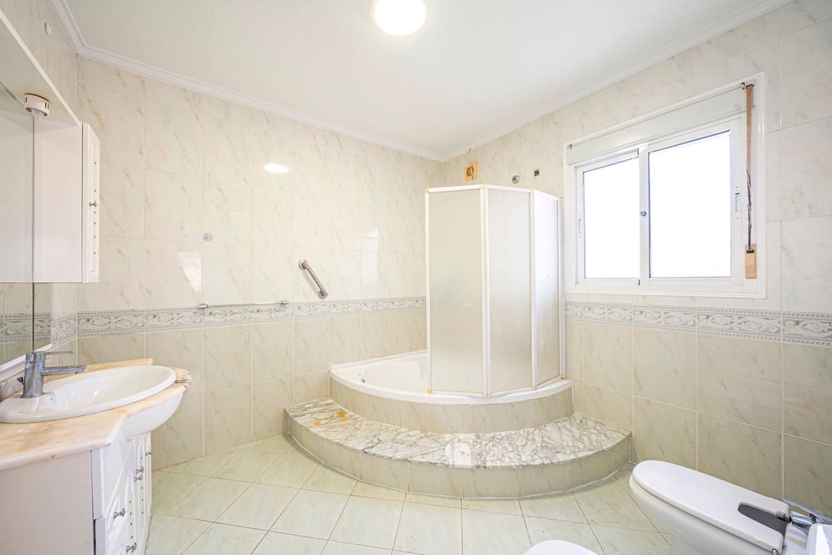 3 bedroom Villa for sale in Rojales with pool garage - € 399,000 (Ref: 10024413)