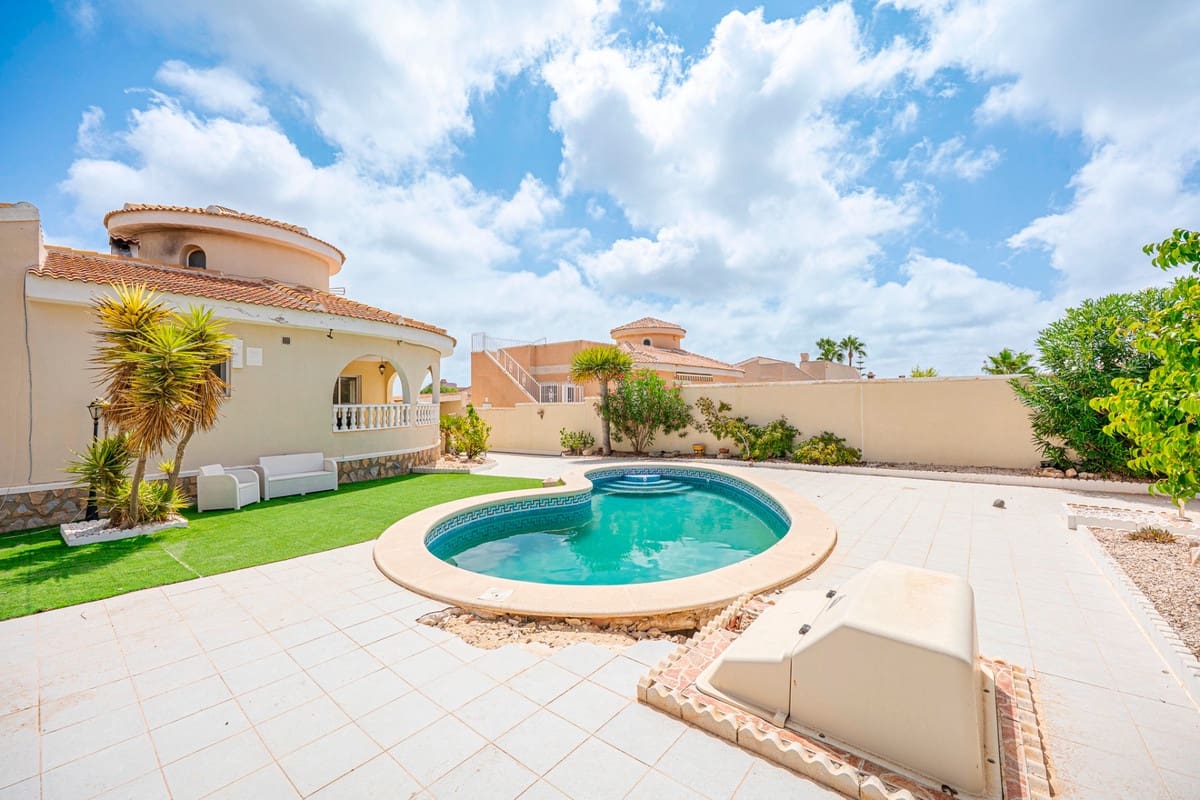 3 bedroom Villa for sale in Rojales with pool garage - € 399,000 (Ref: 10024413)
