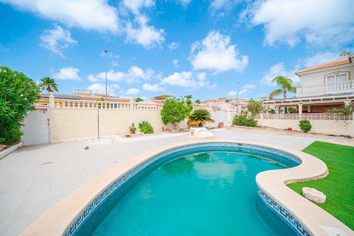 3 bedroom Villa for sale in Rojales with pool garage - € 399,000 (Ref: 10024413)