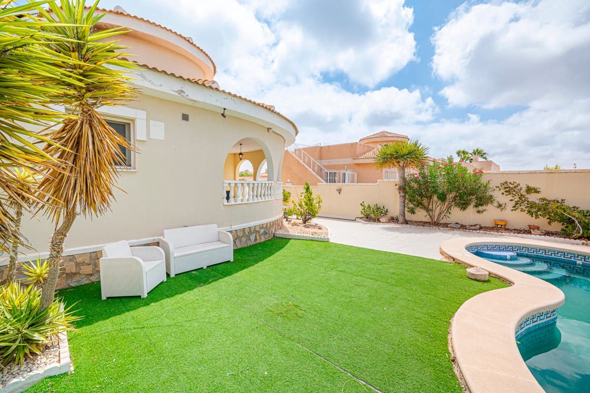 3 bedroom Villa for sale in Rojales with pool garage - € 399,000 (Ref: 10024413)