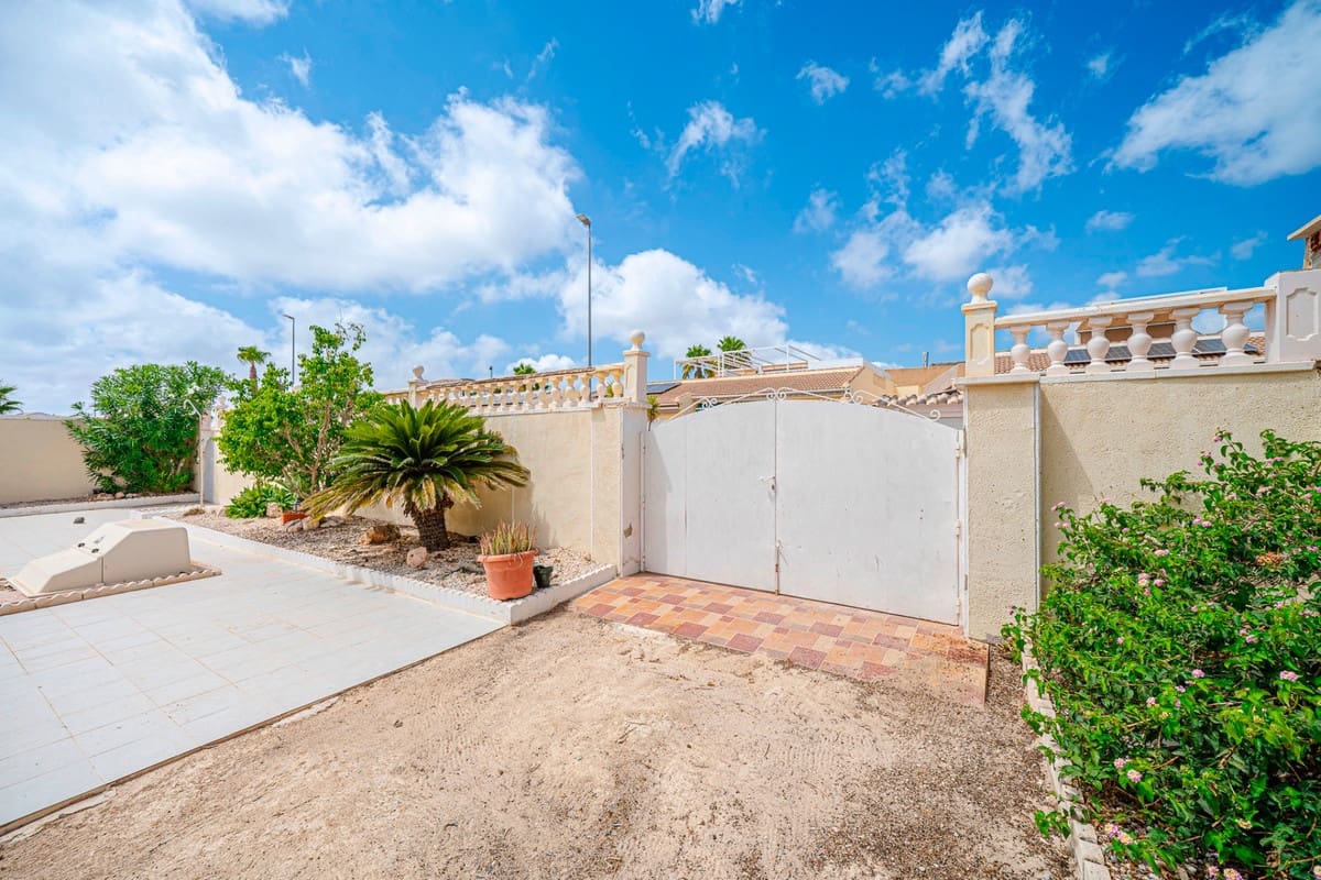 3 bedroom Villa for sale in Rojales with pool garage - € 399,000 (Ref: 10024413)
