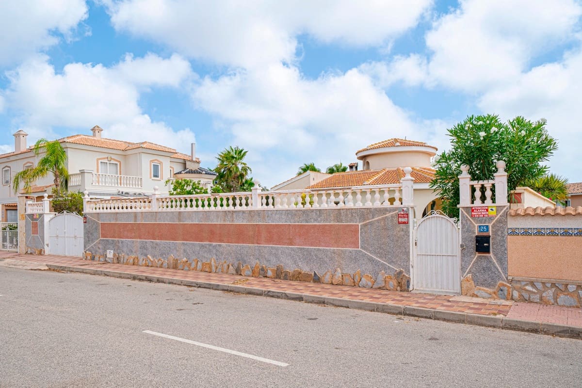 3 bedroom Villa for sale in Rojales with pool garage - € 399,000 (Ref: 10024413)