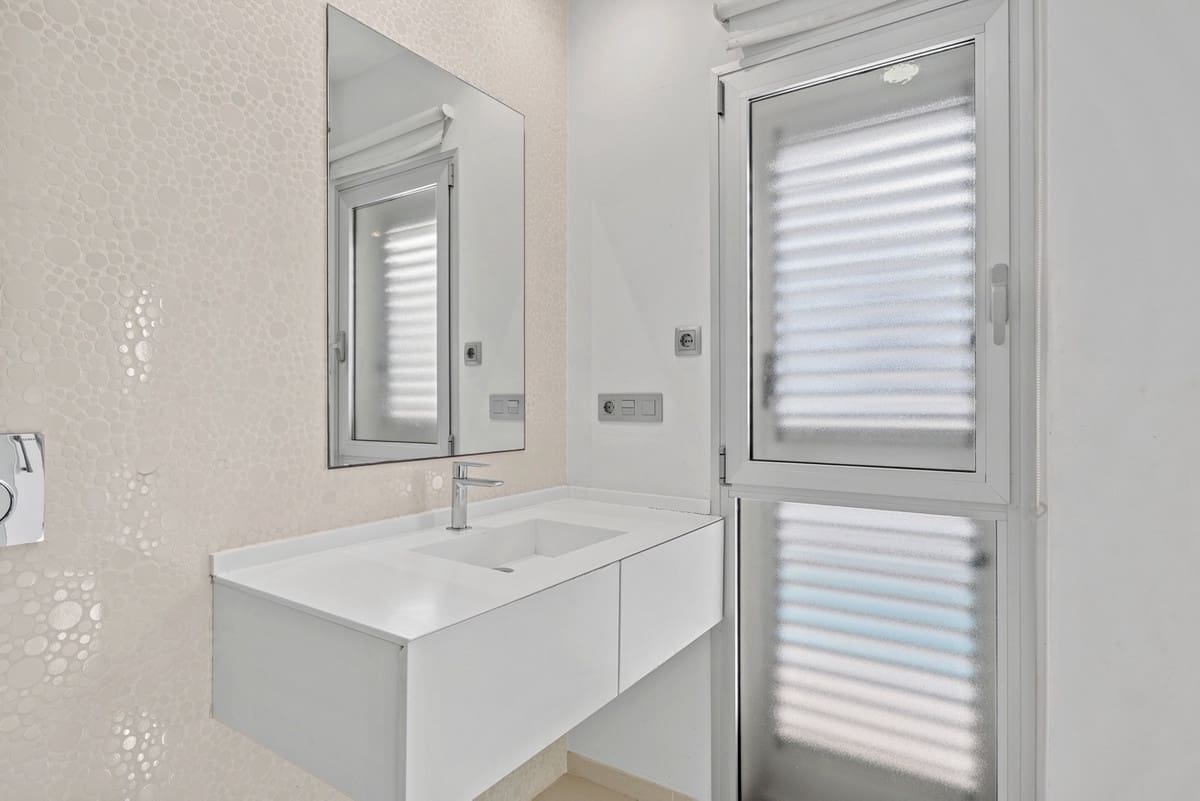 3 bedroom Villa for sale in Rojales with pool garage - € 399,000 (Ref: 10024415)