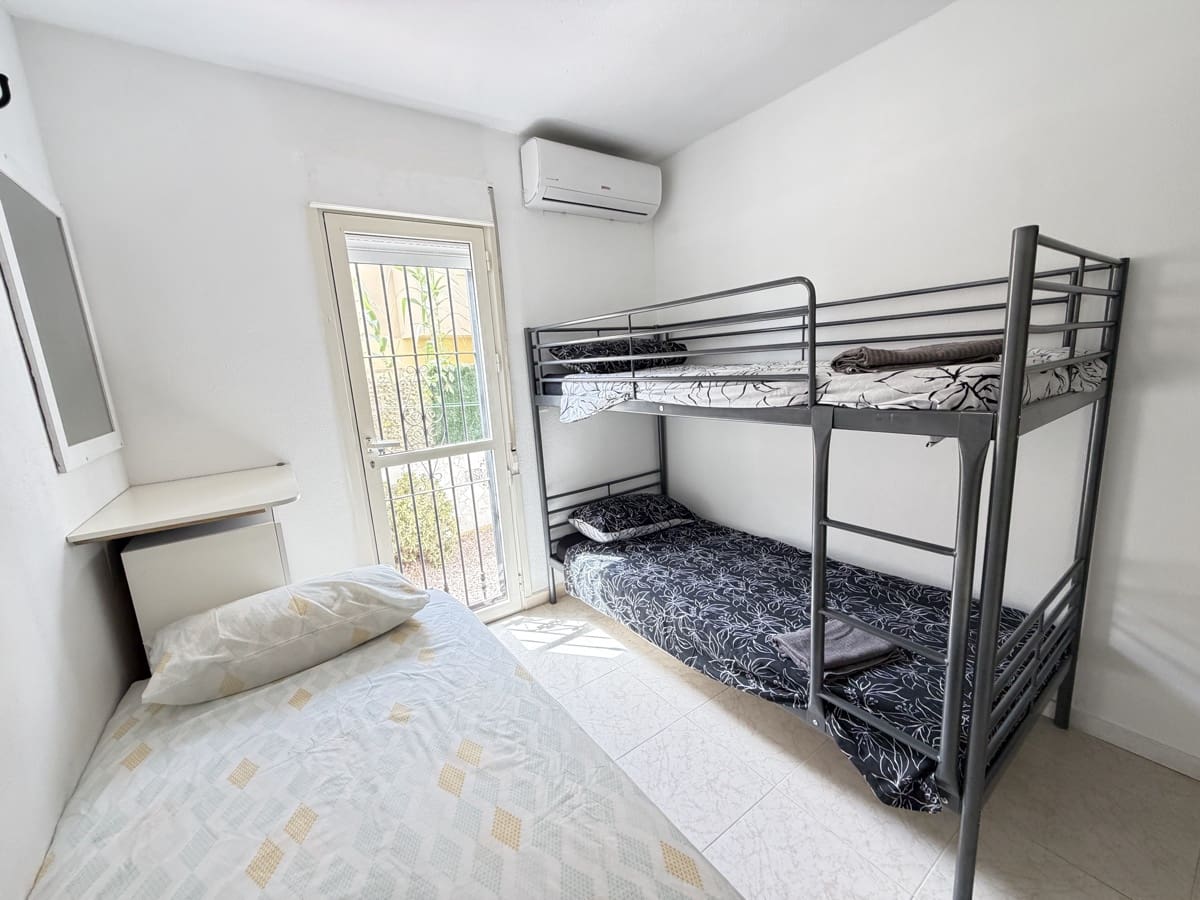 2 soveværelse Lejlighed til salg i Villamartin med swimmingpool - € 159.995 (Ref: 10028953)