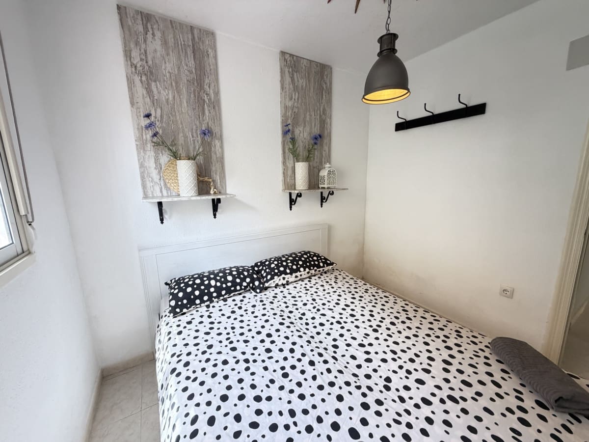 2 soveværelse Lejlighed til salg i Villamartin med swimmingpool - € 159.995 (Ref: 10028953)