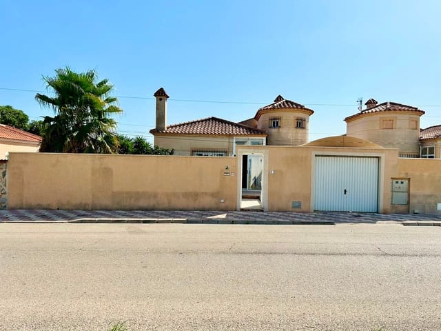 3 Zimmer Villa zu verkaufen in El Chaparral, Torrevieja mit Pool - 360.000 € (Ref: 10028959)