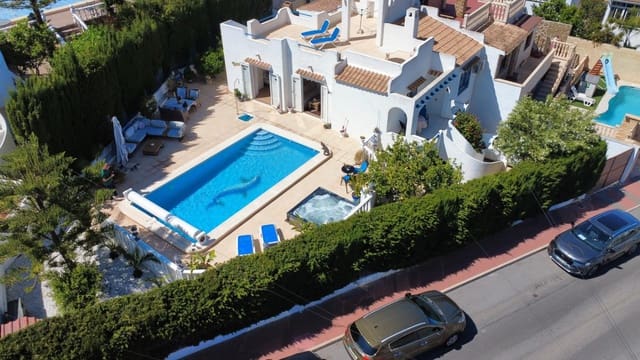 2 bedroom Semi-detached Villa for sale in Los Balcones - Los Altos, Torrevieja with pool garage - € 420,000 (Ref: 10038481)