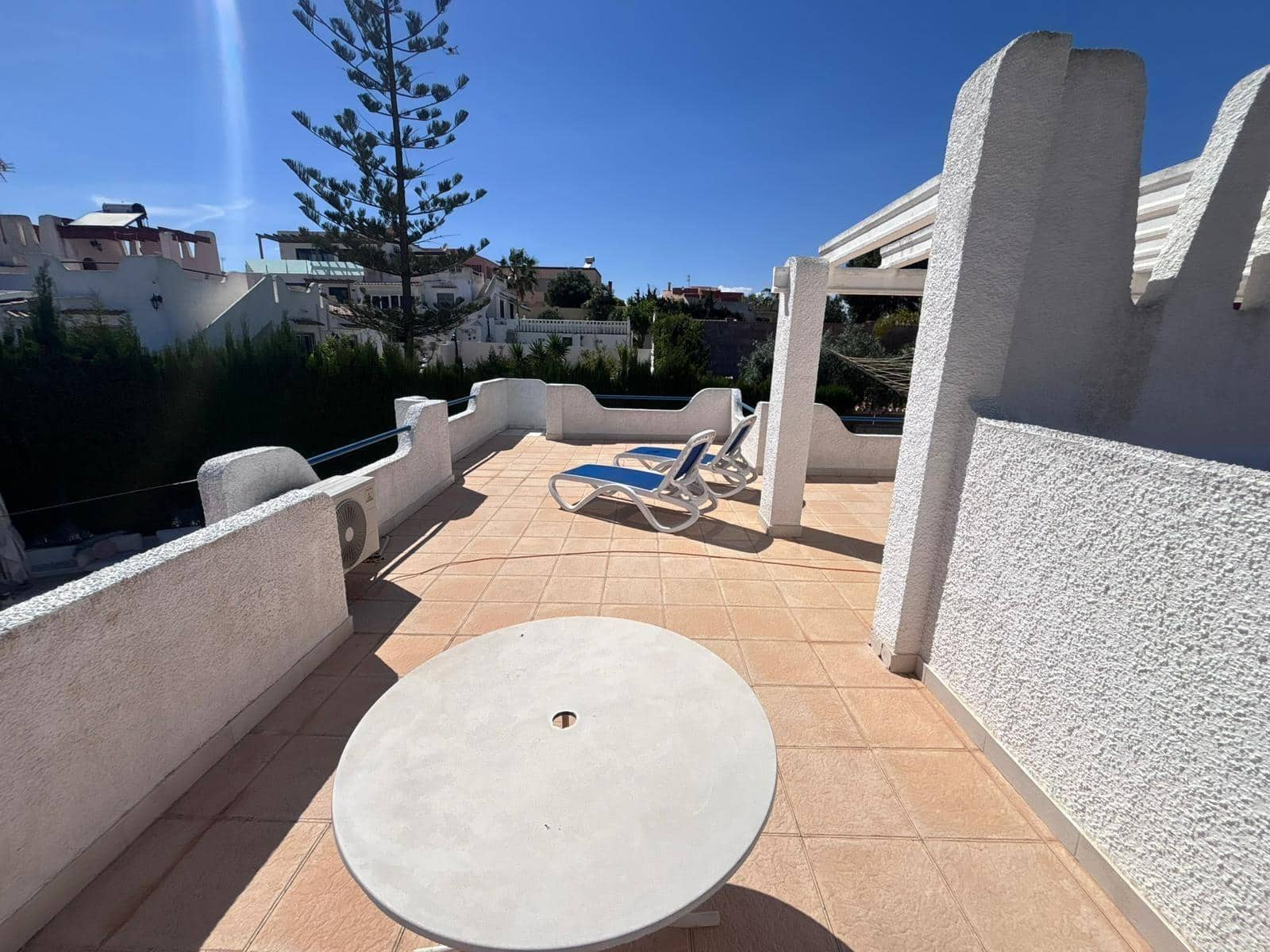 2 makuuhuone Paritalo myytävänä paikassa Torrevieja mukana uima-altaan 
autotalli - 420 000 € (Ref: 10038481)