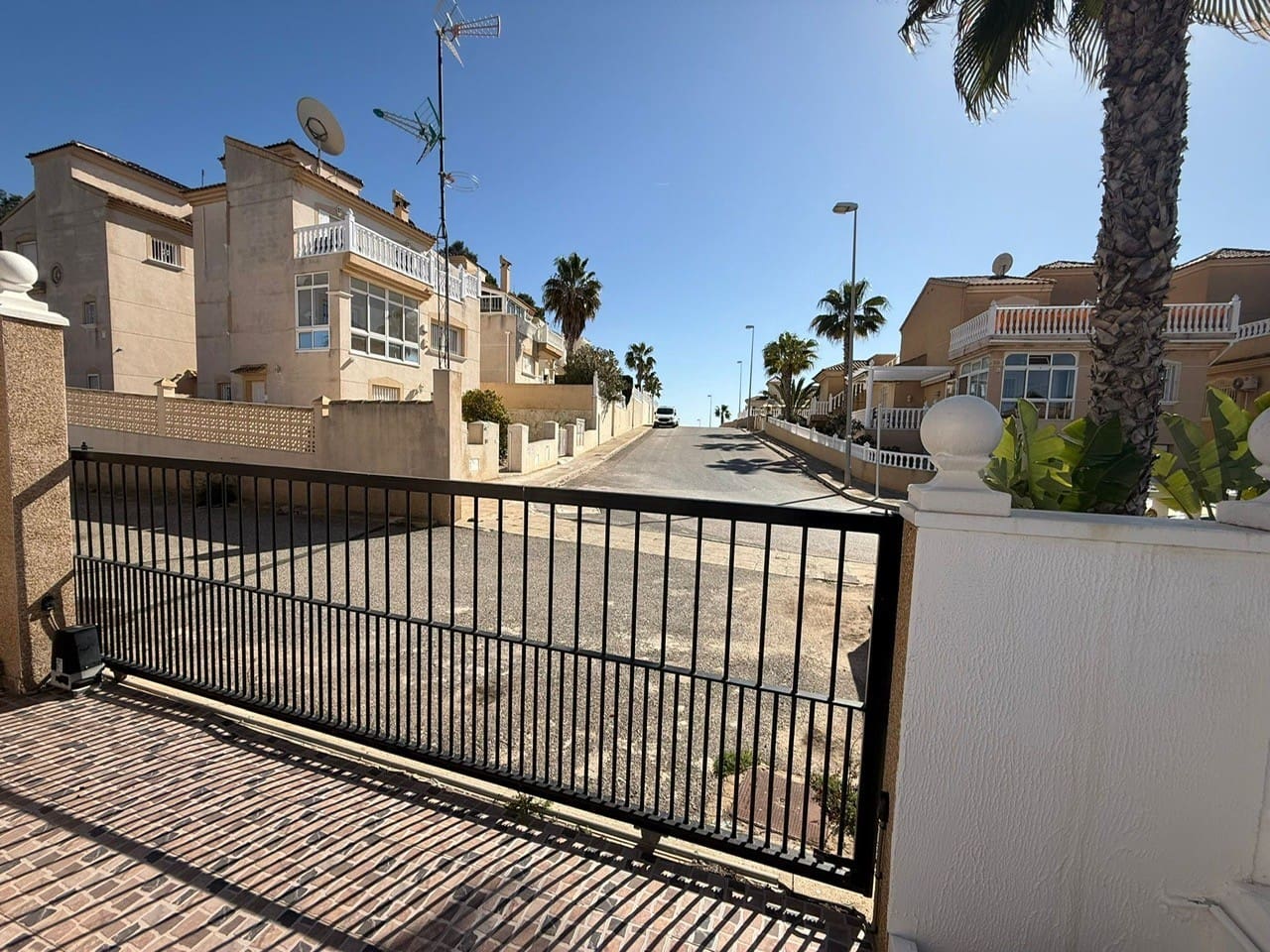 5 bedroom Villa for sale in Orihuela Costa with pool - € 369,000 (Ref: 10038513)