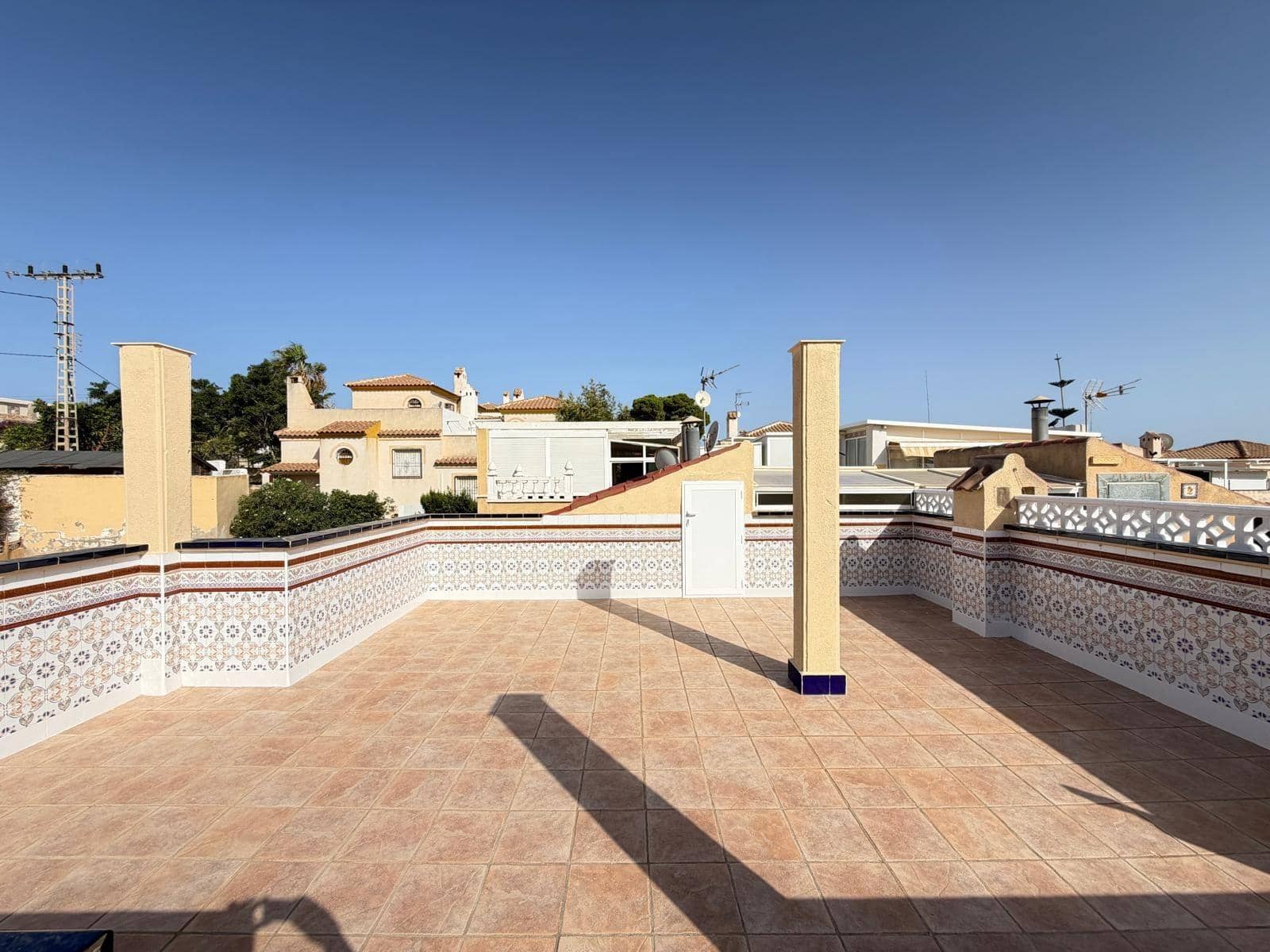 Casa de 2 habitaciones en Torrevieja en venta con piscina garaje - 249.900 € (Ref: 10038525)