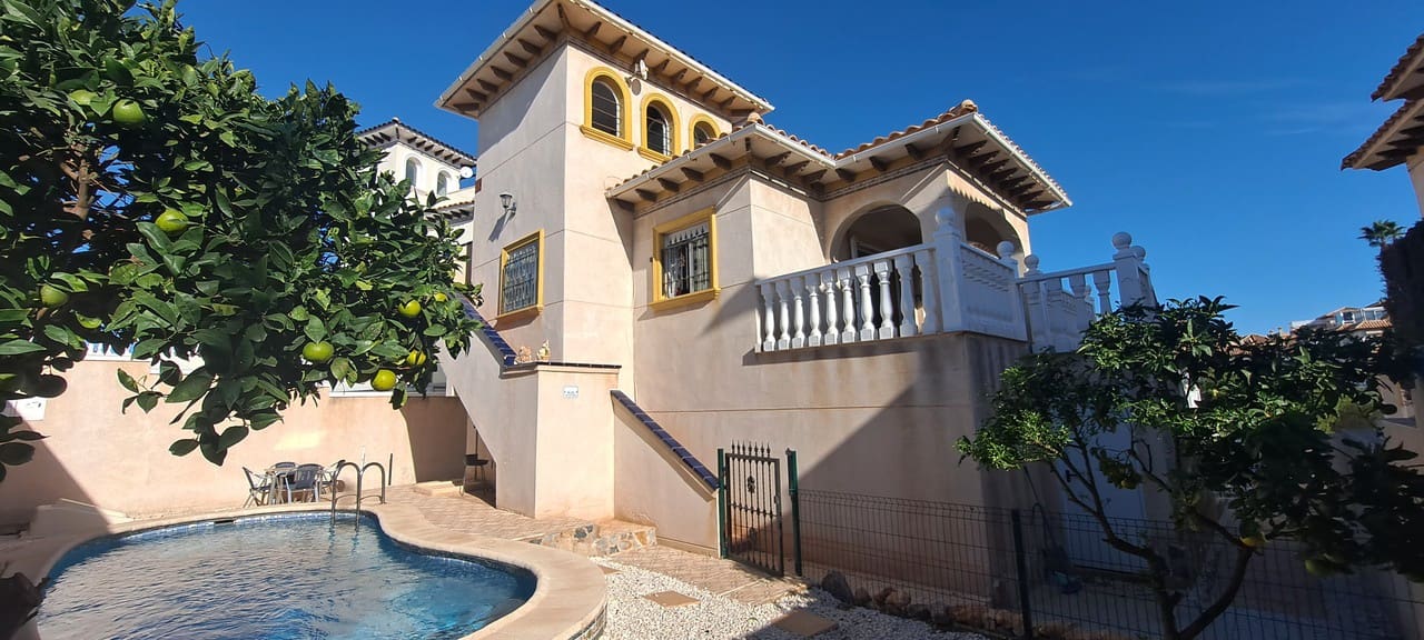 5 bedroom Villa for sale in La Zenia with pool garage - € 359,995 (Ref: 10041464)