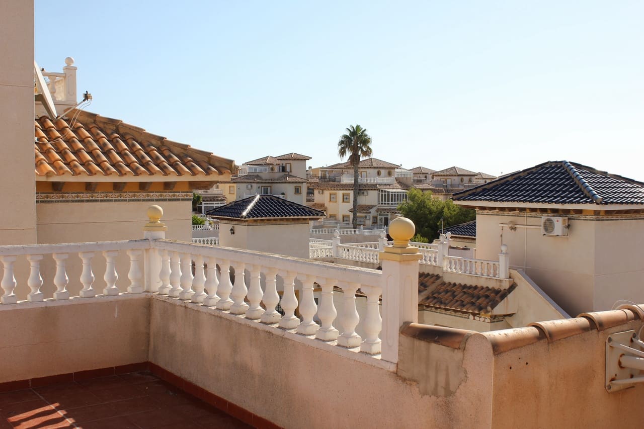 5 bedroom Villa for sale in La Zenia with pool garage - € 359,995 (Ref: 10041464)