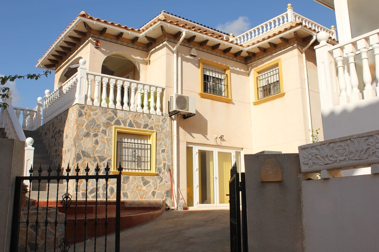 5 bedroom Villa for sale in La Zenia with pool garage - € 359,995 (Ref: 10041464)