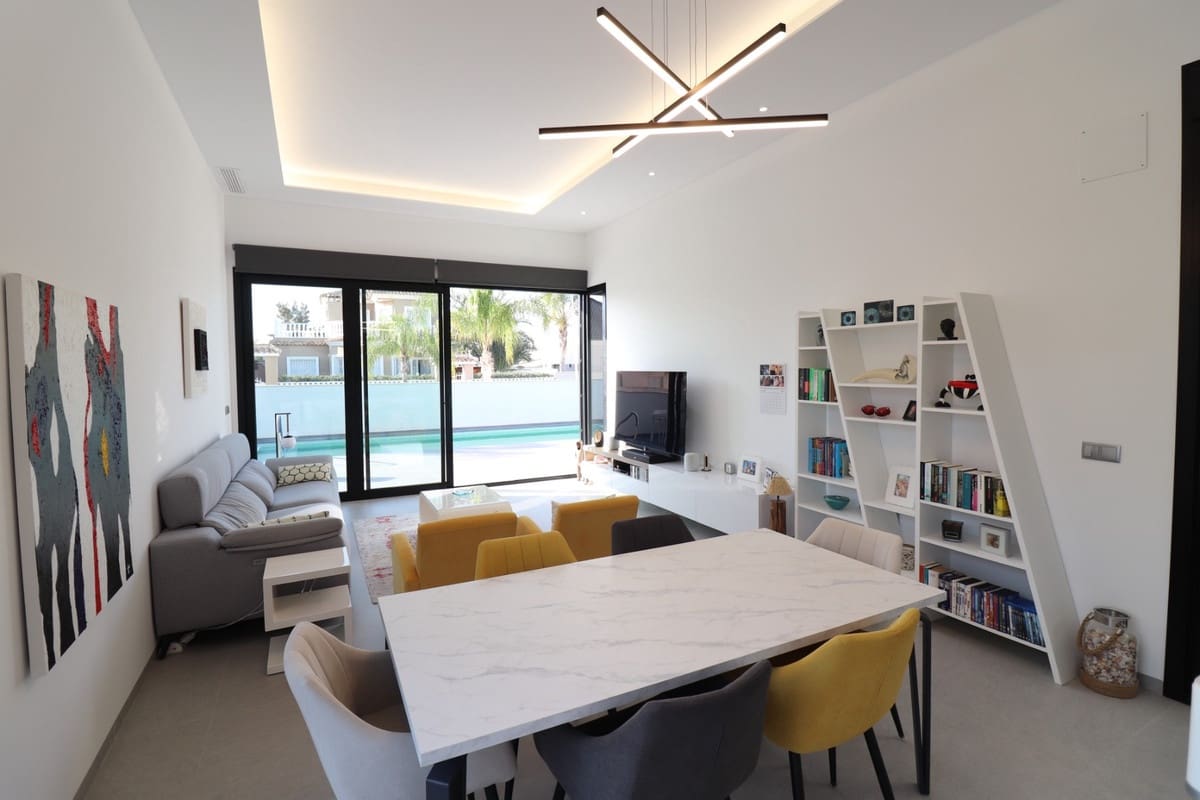 3 makuuhuone Huvila myytävänä paikassa Formentera del Segura mukana uima-altaan 
autotalli - 625 000 € (Ref: 10047619)