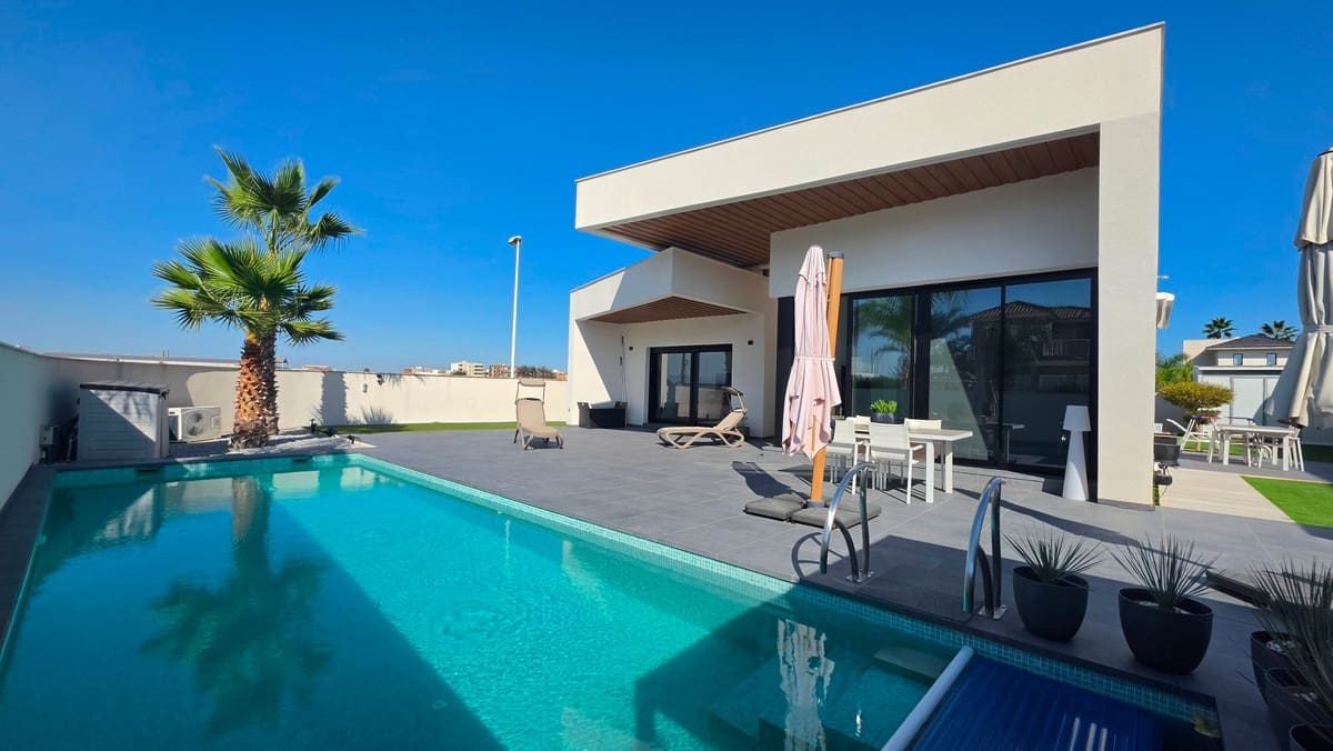 3 makuuhuone Huvila myytävänä paikassa Formentera del Segura mukana uima-altaan 
autotalli - 625 000 € (Ref: 10047619)