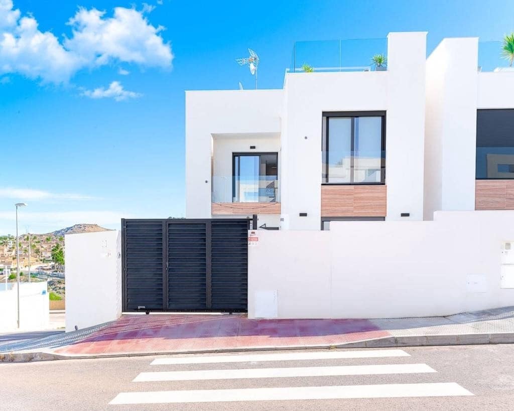 Chalet de 4 habitaciones en Benijófar en venta con piscina - 480.000 € (Ref: 10047620)